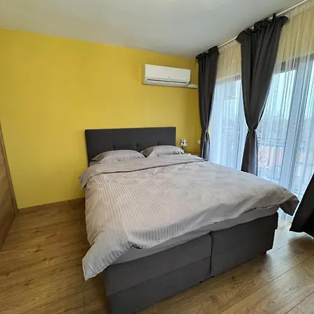 Spacious Sunny Flat With 2 Bedrooms In The Heart Of Apartman