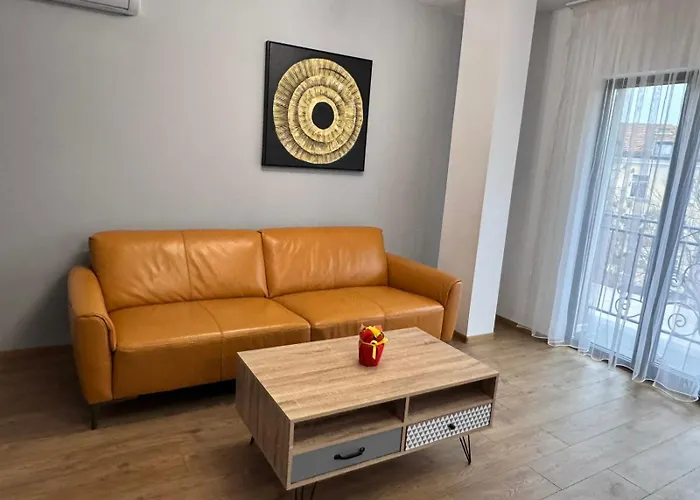 Spacious Sunny Flat With 2 Bedrooms In The Heart Of 普罗夫迪夫