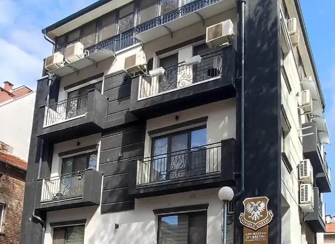 Spacious Sunny Flat With 2 Bedrooms In The Heart Of * 普罗夫迪夫