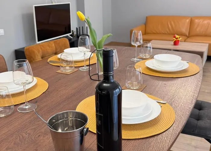 Apartman Spacious Sunny Flat With 2 Bedrooms In The Heart Of *